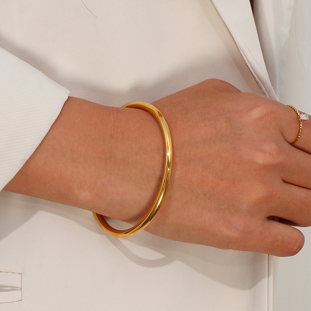 Luxe Oval Cuff Bangle