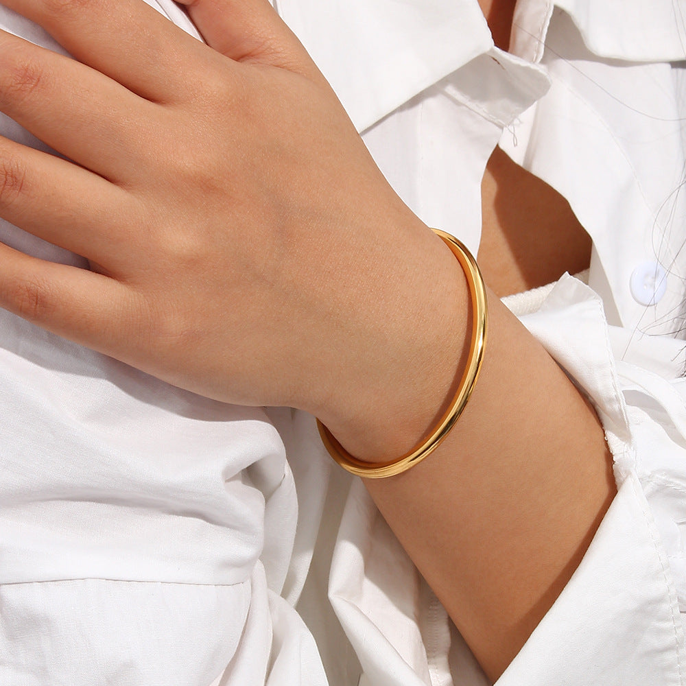 Luxe Oval Cuff Bangle