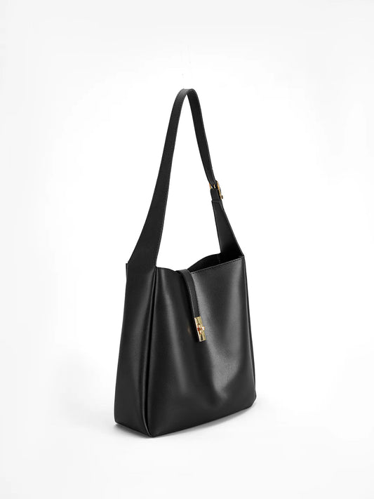 Casual and Chic Four Seasons Shoulder Bag