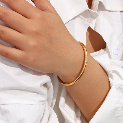 Luxe Oval Cuff Bangle