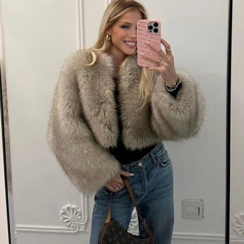 Iconic Street Fashion Week Luxury Brand Gardient Cropped Faux Fur Coat Women Winter  Hot Cool Girls Fluffy Short Fur Jacket